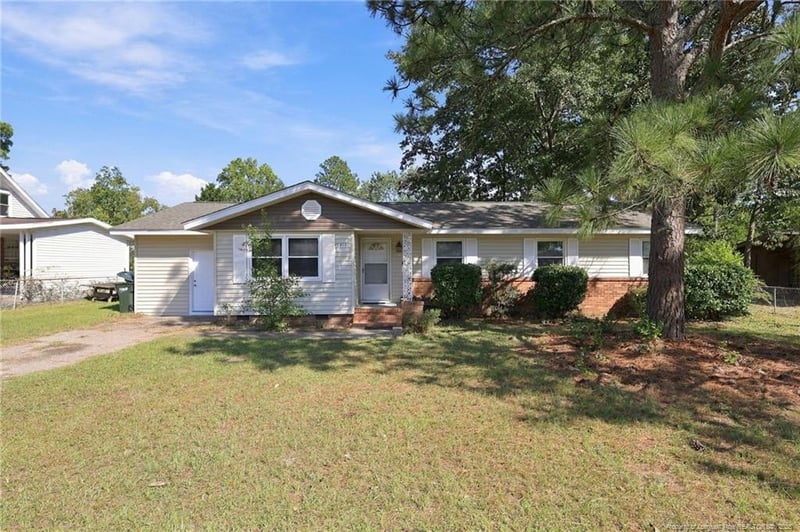 1903 Wendover Dr, Fayetteville, NC 28304