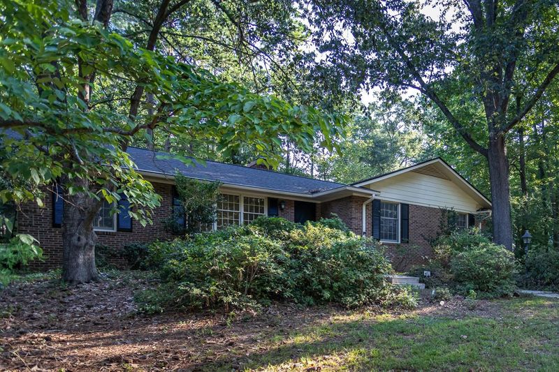 1905 Overland Dr, Chapel Hill, NC 27517