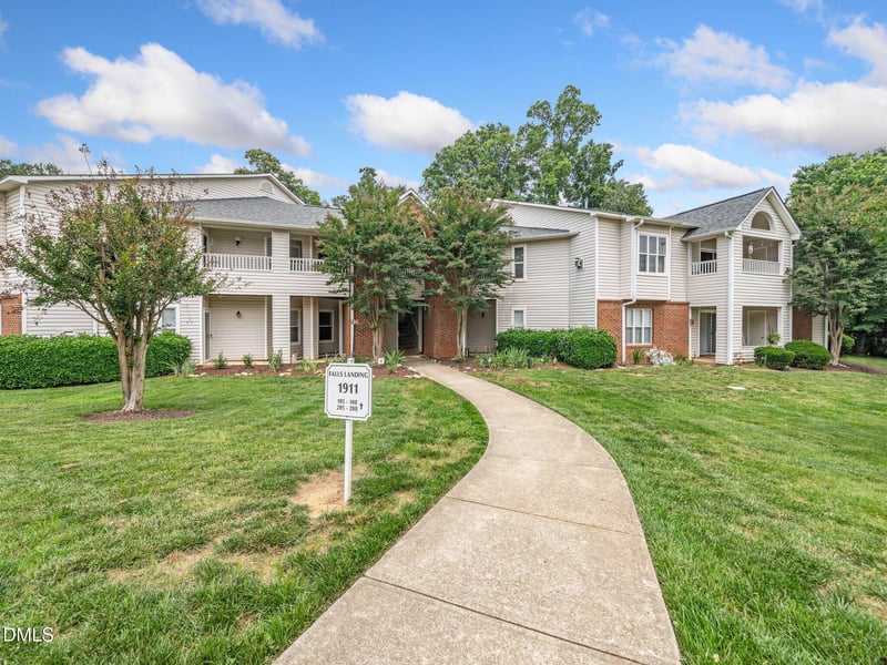 1911 Falls Landing Dr #106, Raleigh, NC 27614