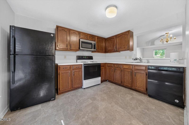 1912 Fox Sterling Dr, Raleigh, NC 27606