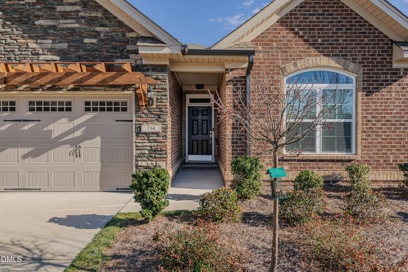 194 Dunvegan Ln, Burlington, NC 27215