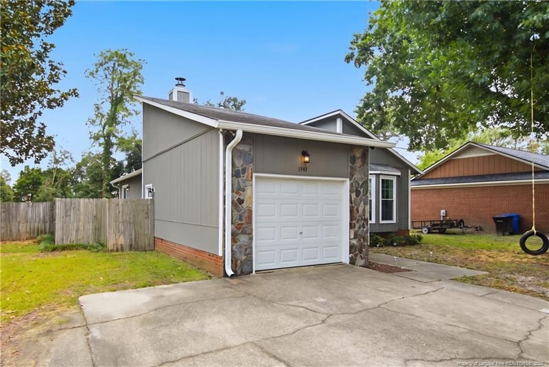 1947 Windlock Dr, Fayetteville, NC 28304