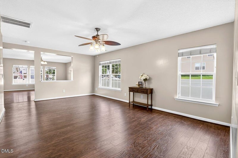 200 Georgetowne Dr, Clayton, NC 27520