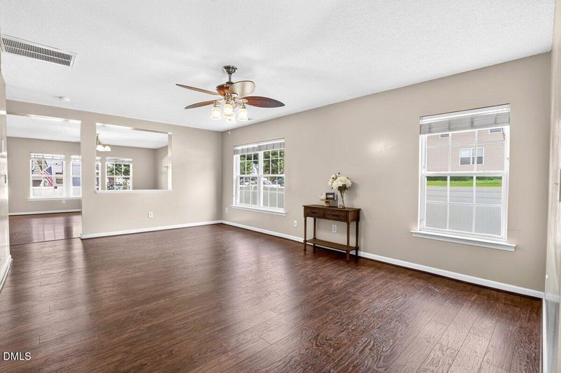 200 Georgetowne Dr, Clayton, NC 27520