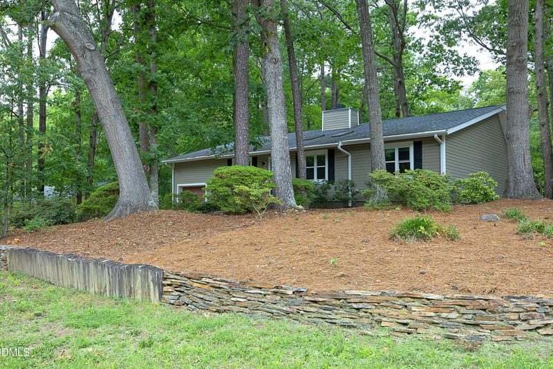 200 Honeysuckle Ln, Cary, NC 27513