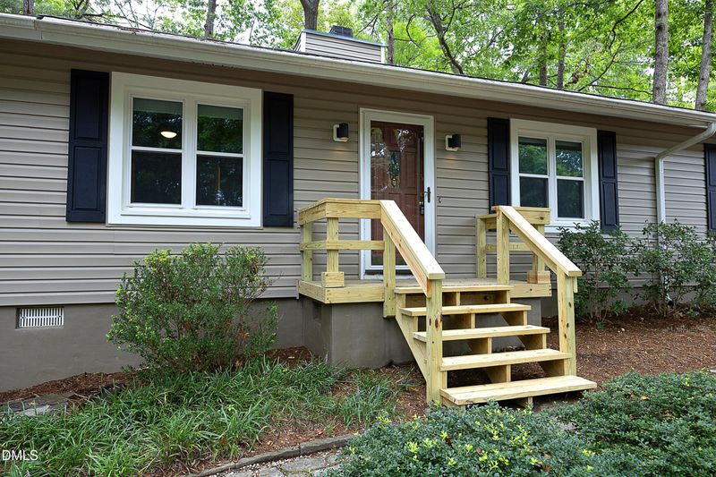200 Honeysuckle Ln, Cary, NC 27513