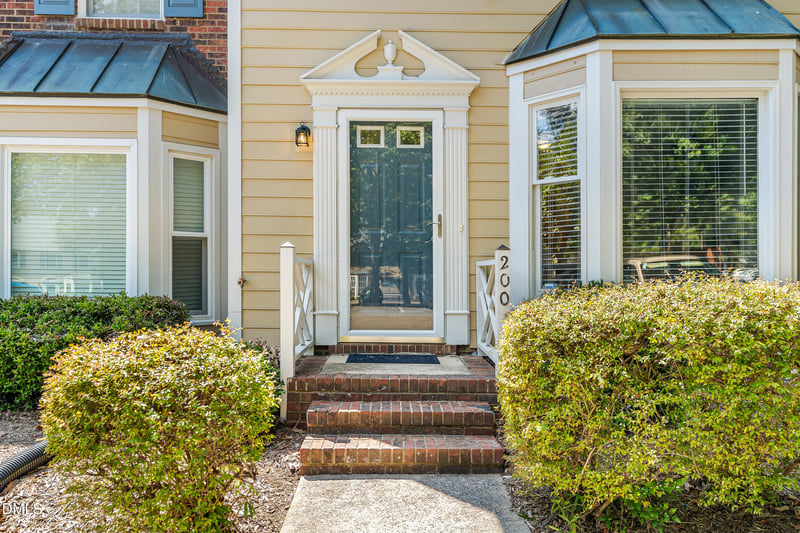 200 Standish Dr, Chapel Hill, NC 27517