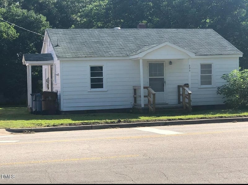 201 W Granville St, Dunn, NC 28334