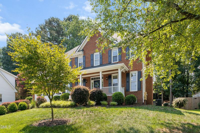 201 Lyncroft Ln, Cary, NC 27519