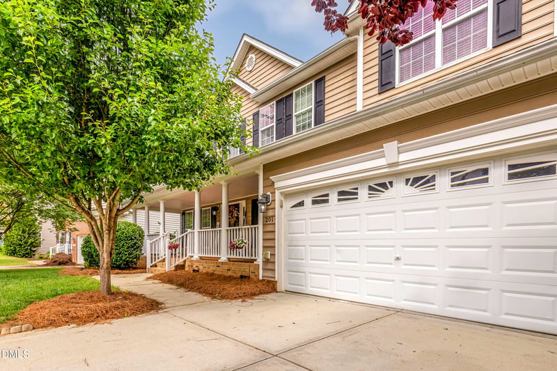 201 Quarryrock Rd, Holly Springs, NC 27540