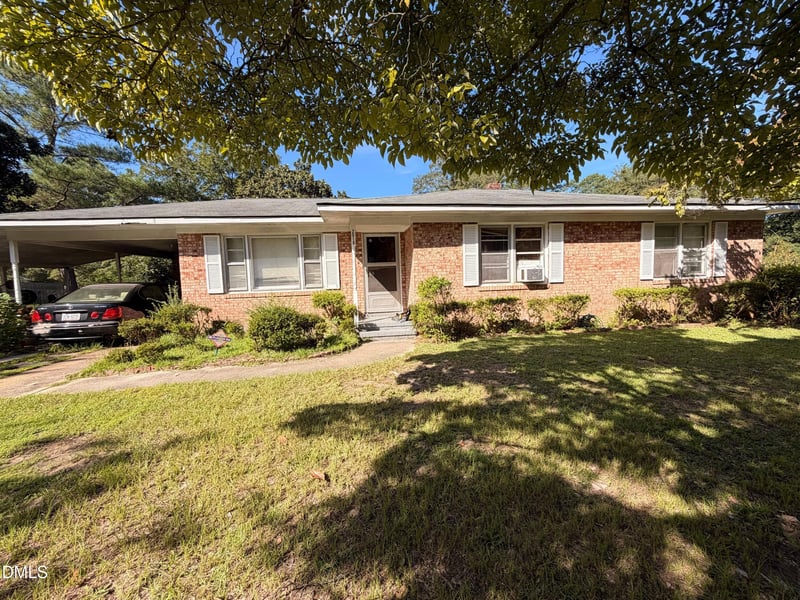 2010 Biltmore Dr, Fayetteville, NC 28304