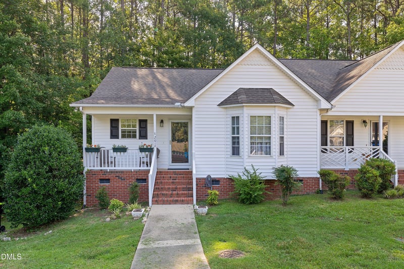 2016 E Cotton Gin Dr, Clayton, NC 27527