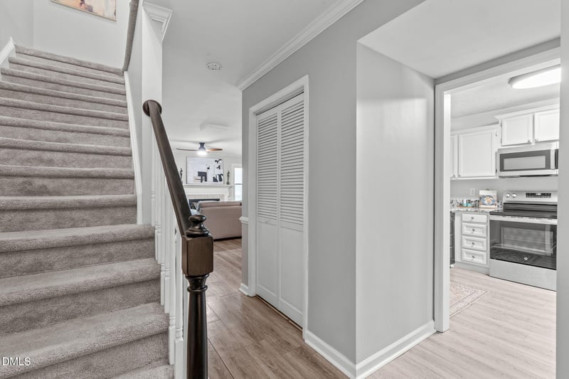203 Oak Hollow Ct, Raleigh, NC 27613