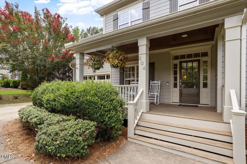 204 Charlesfort Ln, Holly Springs, NC 27540
