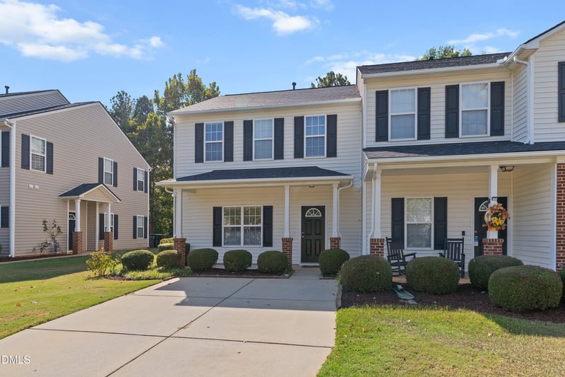 204 Cline Falls Dr, Holly Springs, NC 27540