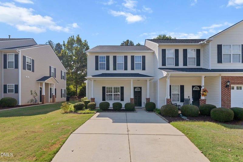 204 Cline Falls Dr, Holly Springs, NC 27540