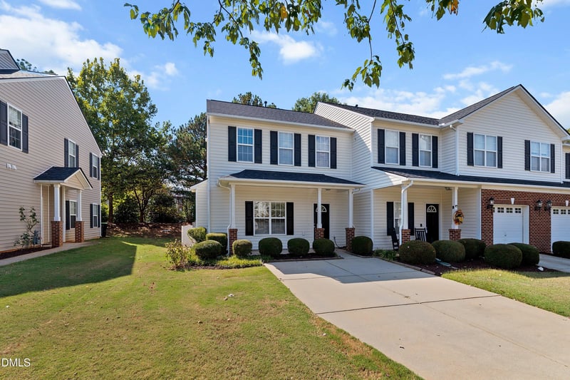 204 Cline Falls Dr, Holly Springs, NC 27540