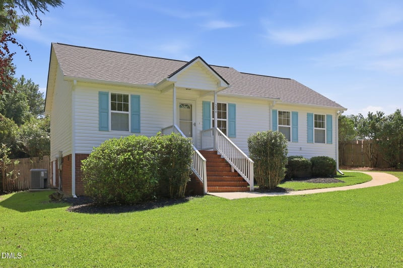 204 Dustin Dr, Benson, NC 27504