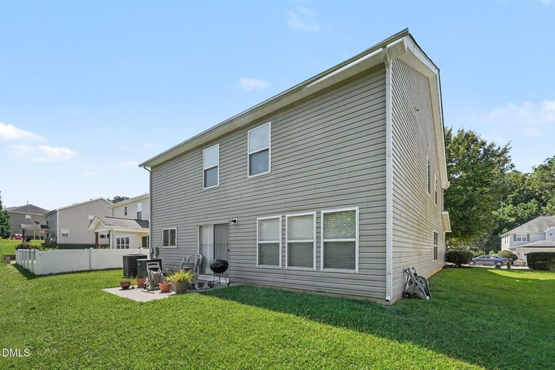 204 Georgetowne Dr, Clayton, NC 27520
