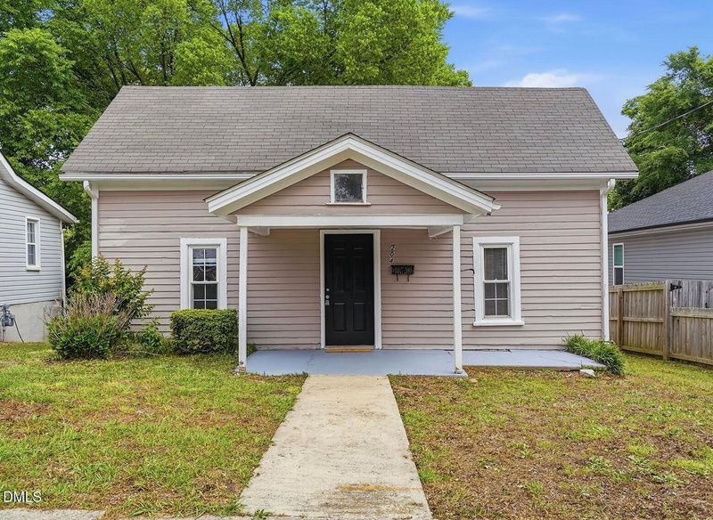 204 W Hill St, Benson, NC 27504