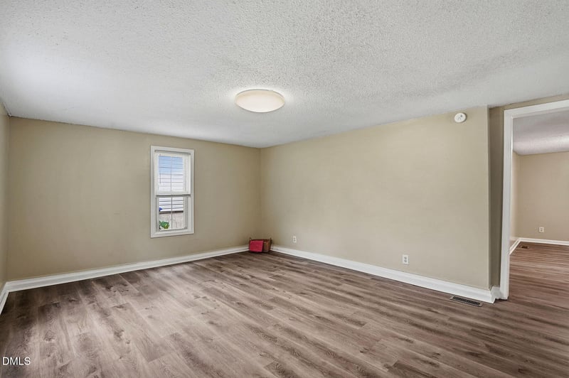 204 W Hill St, Benson, NC 27504