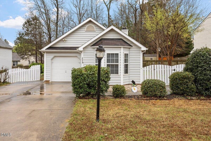 204 Thorncrest Dr, Apex, NC 27539