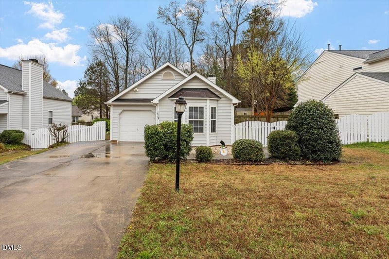 204 Thorncrest Dr, Apex, NC 27539