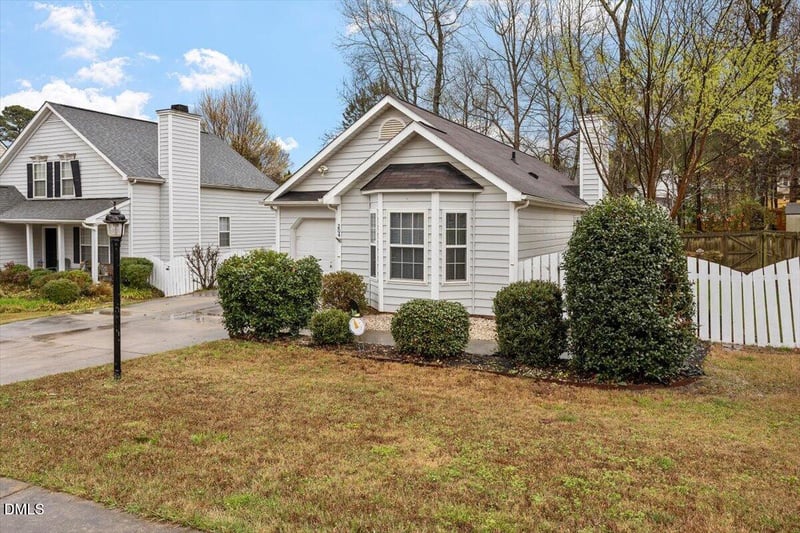204 Thorncrest Dr, Apex, NC 27539