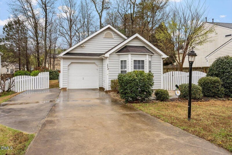 204 Thorncrest Dr, Apex, NC 27539