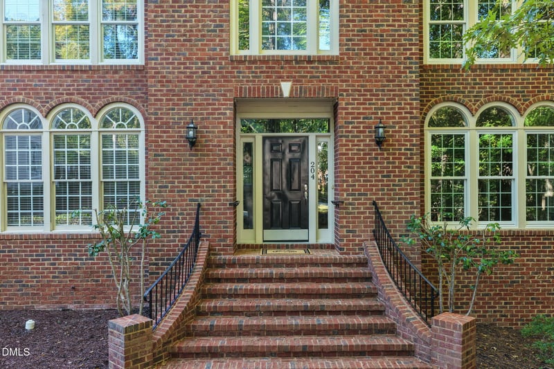 204 Woodleaf Dr, Chapel Hill, NC 27516