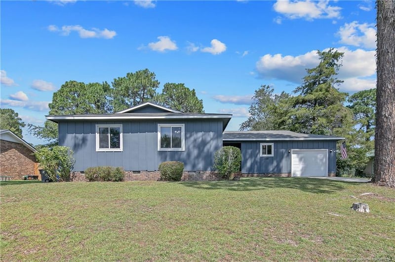 2048 Lakeridge Dr, Fayetteville, NC 28304