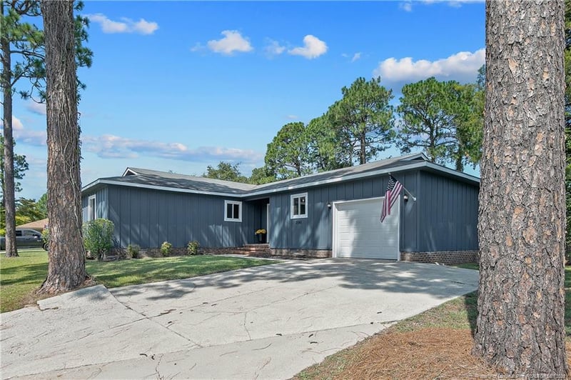 2048 Lakeridge Dr, Fayetteville, NC 28304