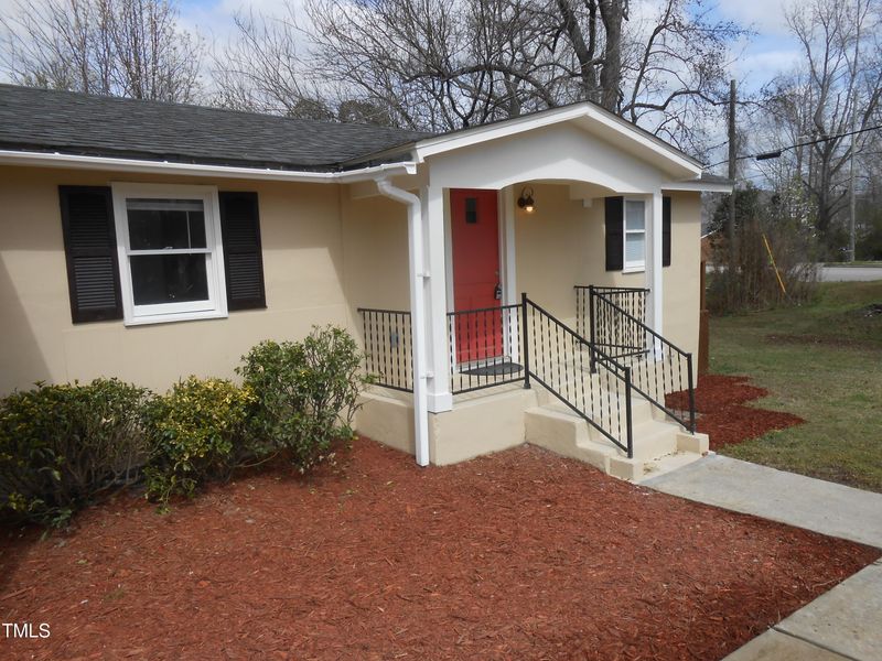 205 E Glenn St, Zebulon, NC 27597