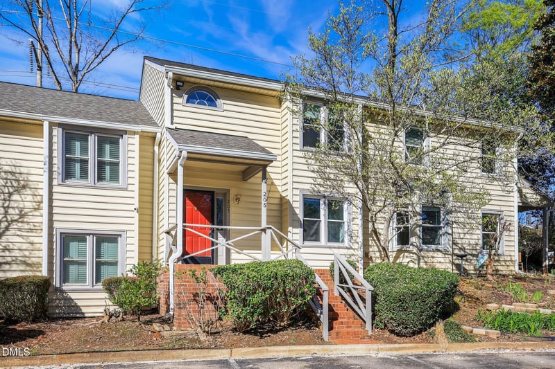 205 Oak Hollow Ct, Raleigh, NC 27613