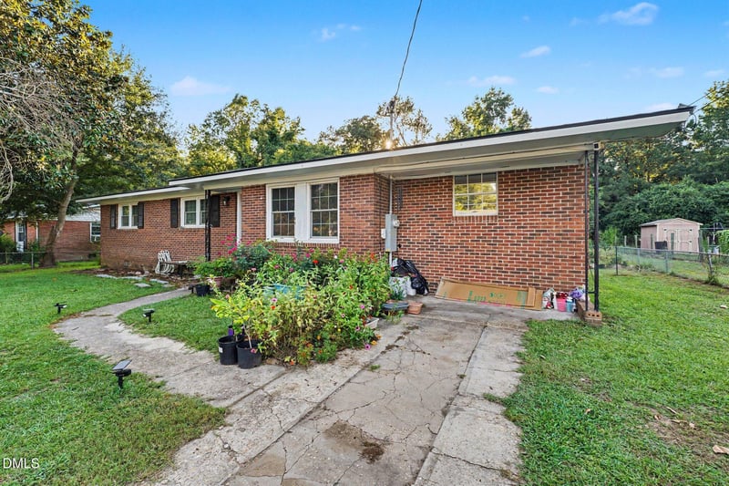 2052 Mango Cir, Fayetteville, NC 28304