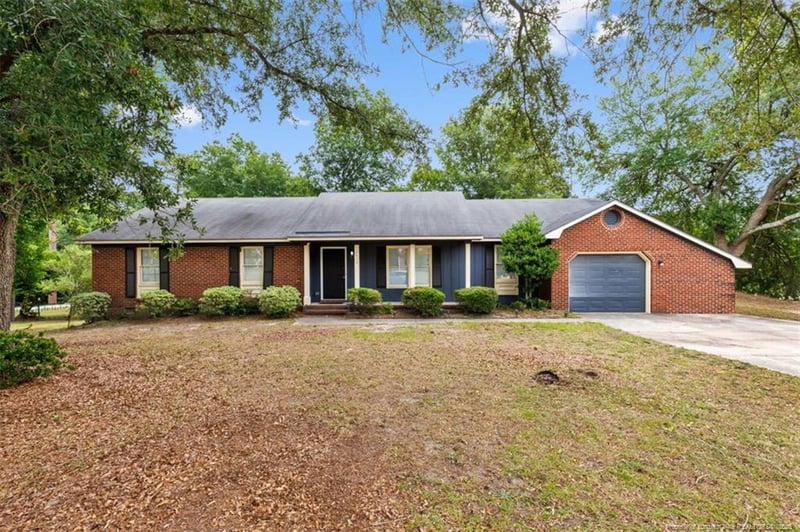 2053 Lothbury Dr, Fayetteville, NC 28304