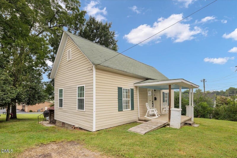 206 S Ellington St, Clayton, NC 27520