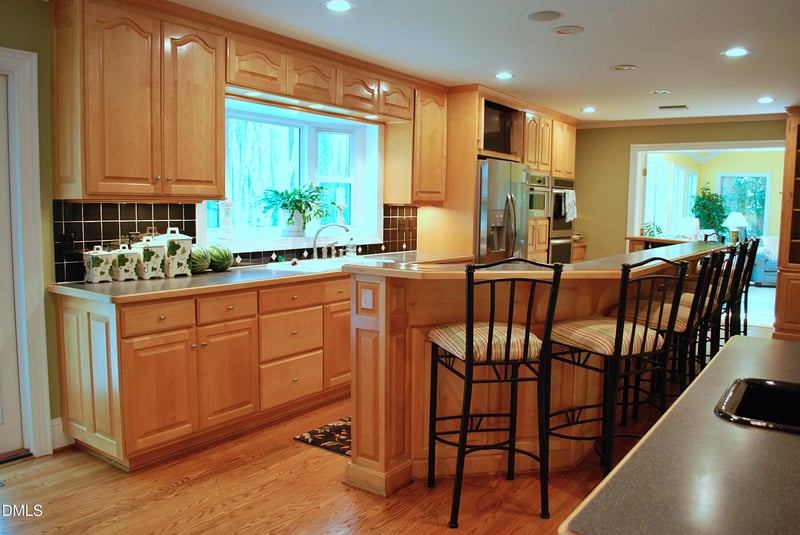 2062 Nottingham Ln, Burlington, NC 27215