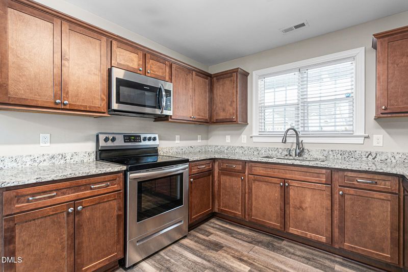 2068 Dresden Dr, Burlington, NC 27217