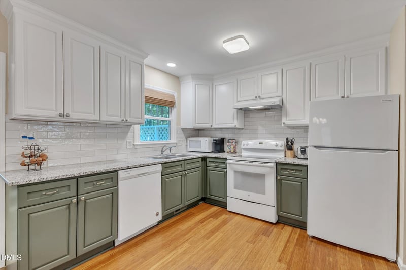 207 Honeysuckle Ln, Cary, NC 27513