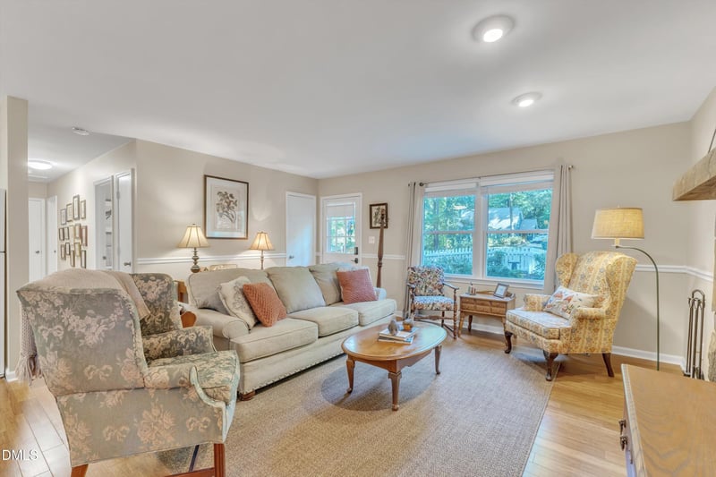 207 Honeysuckle Ln, Cary, NC 27513