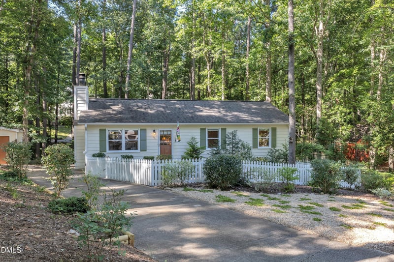 207 Honeysuckle Ln, Cary, NC 27513