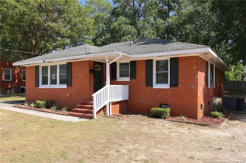 2072 Seneca Dr, Fayetteville, NC 28301