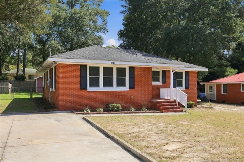 2072 Seneca Dr, Fayetteville, NC 28301