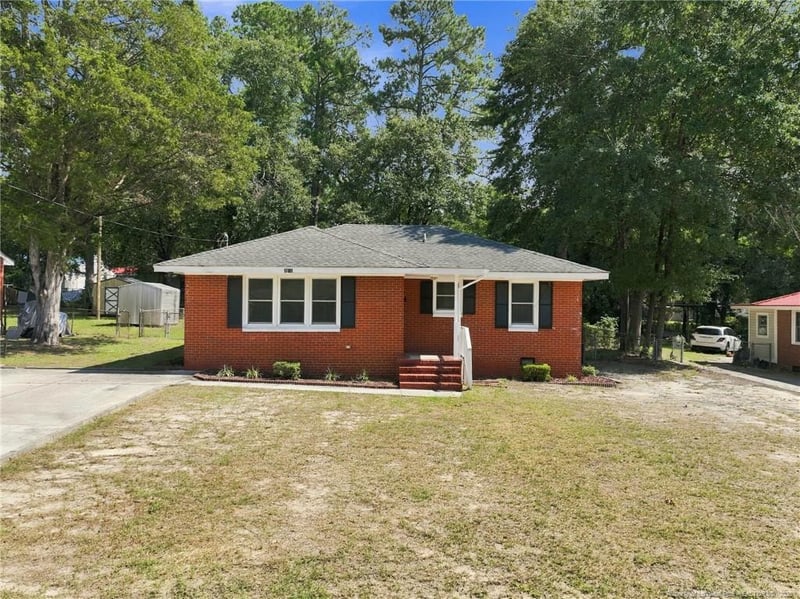 2072 Seneca Dr, Fayetteville, NC 28301