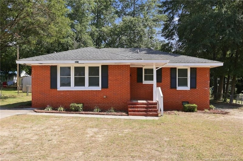 2072 Seneca Dr, Fayetteville, NC 28301