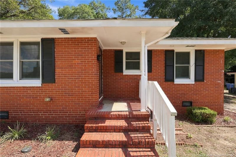 2072 Seneca Dr, Fayetteville, NC 28301