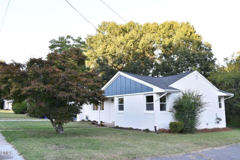 208 S Saint John St, Burlington, NC 27217