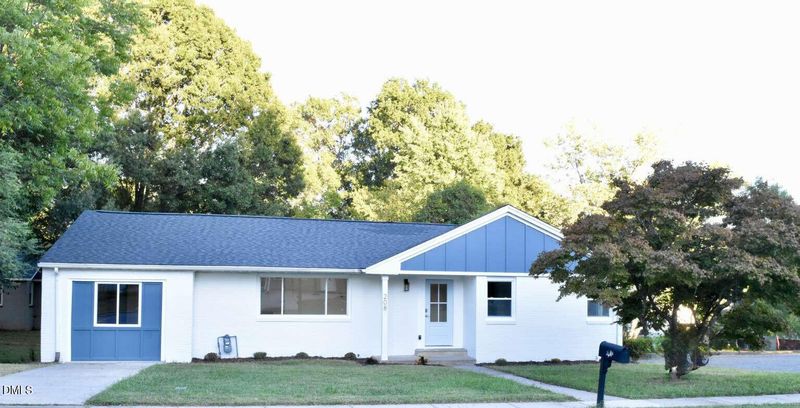 208 S Saint John St, Burlington, NC 27217