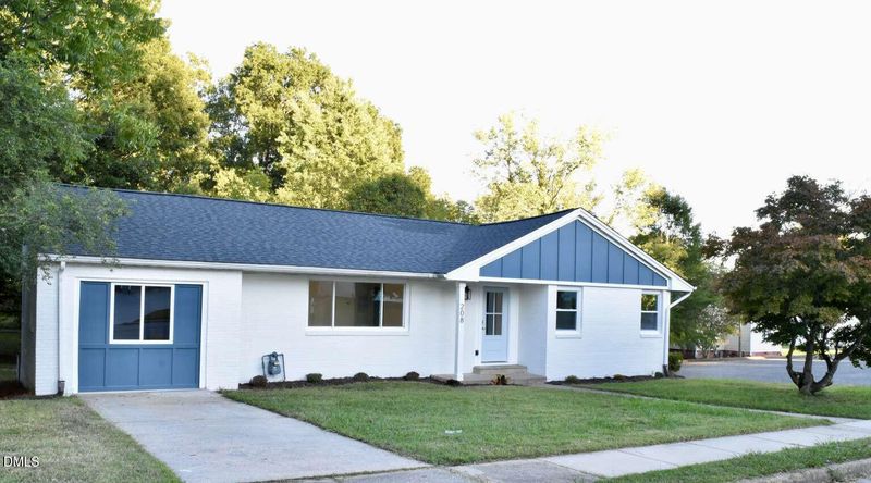 208 S Saint John St, Burlington, NC 27217